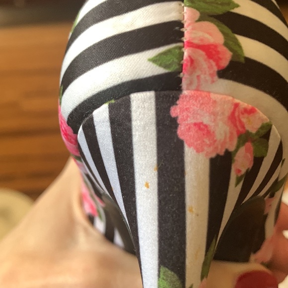 Betsey Johnson Floral Stripe Bow Bret Pumps - Picture 6 of 6